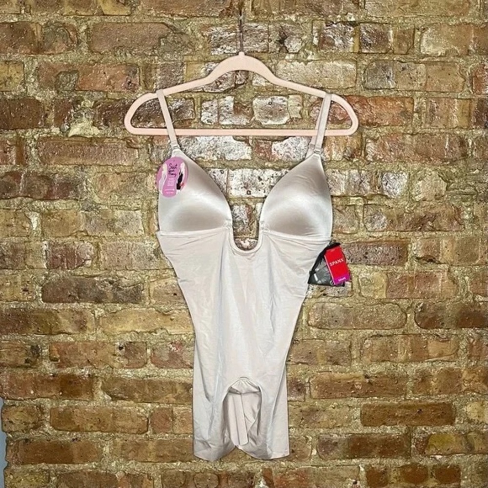 Spanx suit Your Fancy Plunge Low-Back Mid-Thigh BodysuitNWTmedium